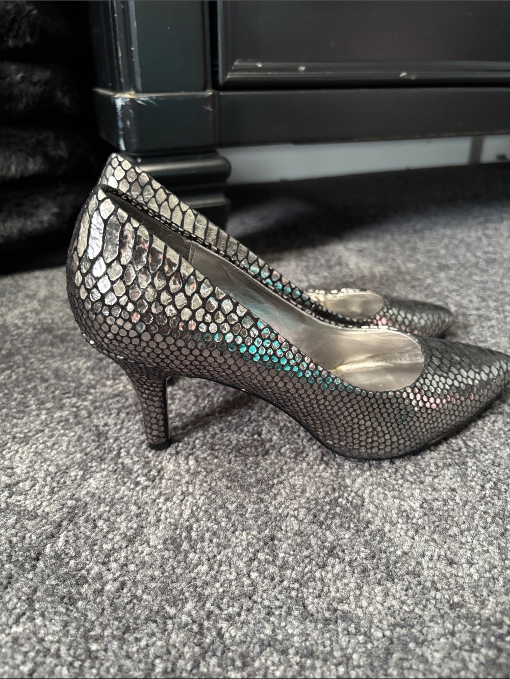 Anne Klein silver/black snakeskin heels